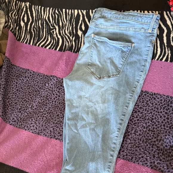 Hollister Women's Light Blue Ripped Jeggings - Picture 7 of 8